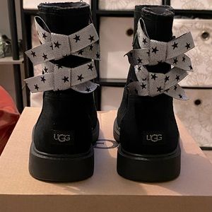 UGG® Girls' Tillee Suede Bow Detail Boots (Youth)